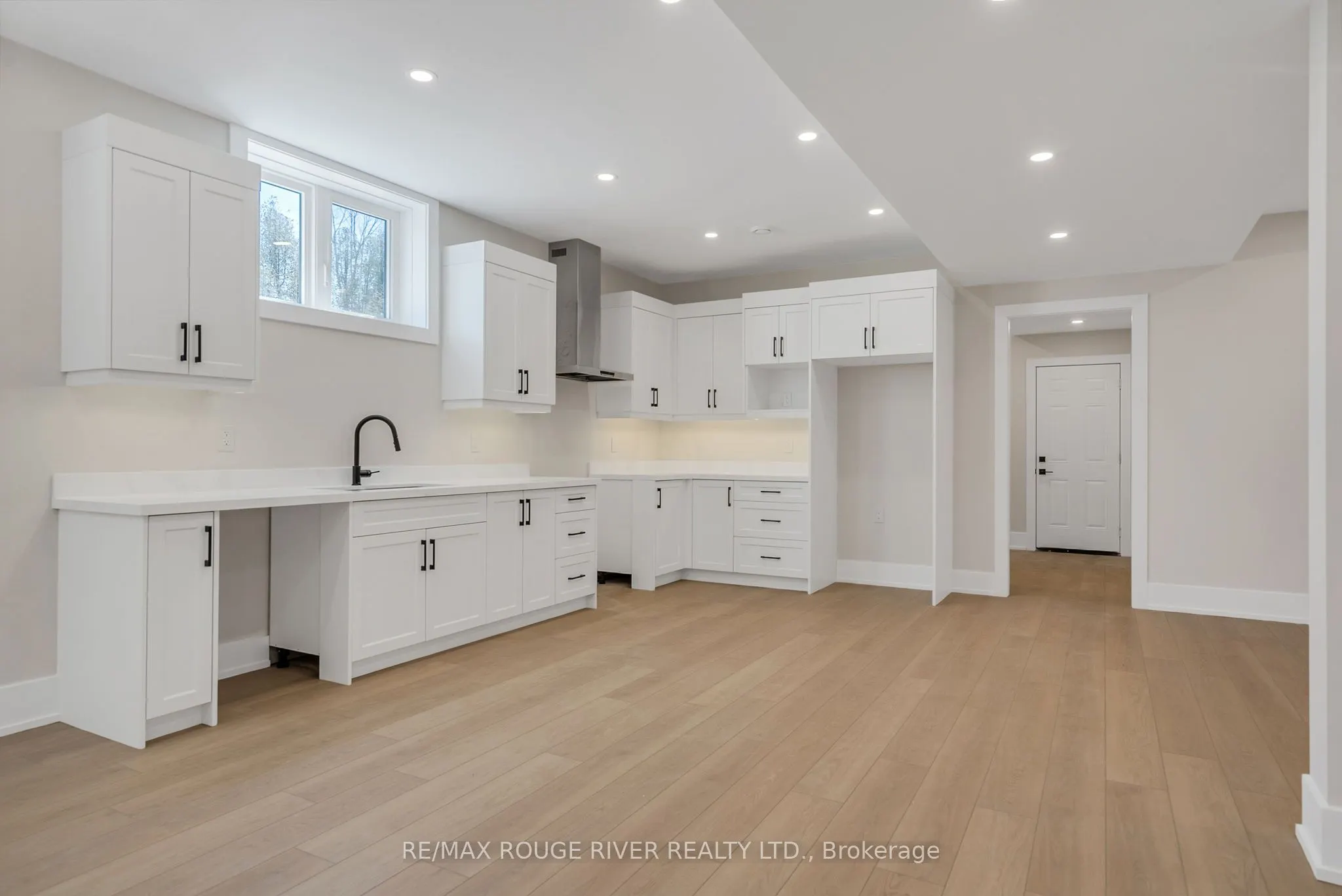 213 SUZANNE MESS Boulevard
