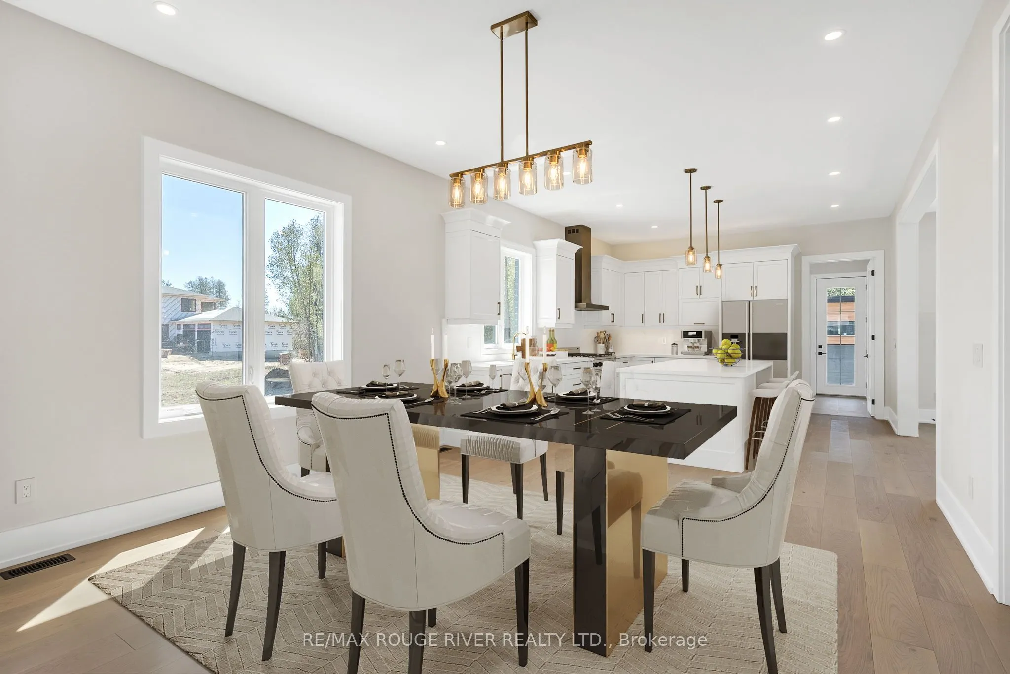 213 SUZANNE MESS Boulevard