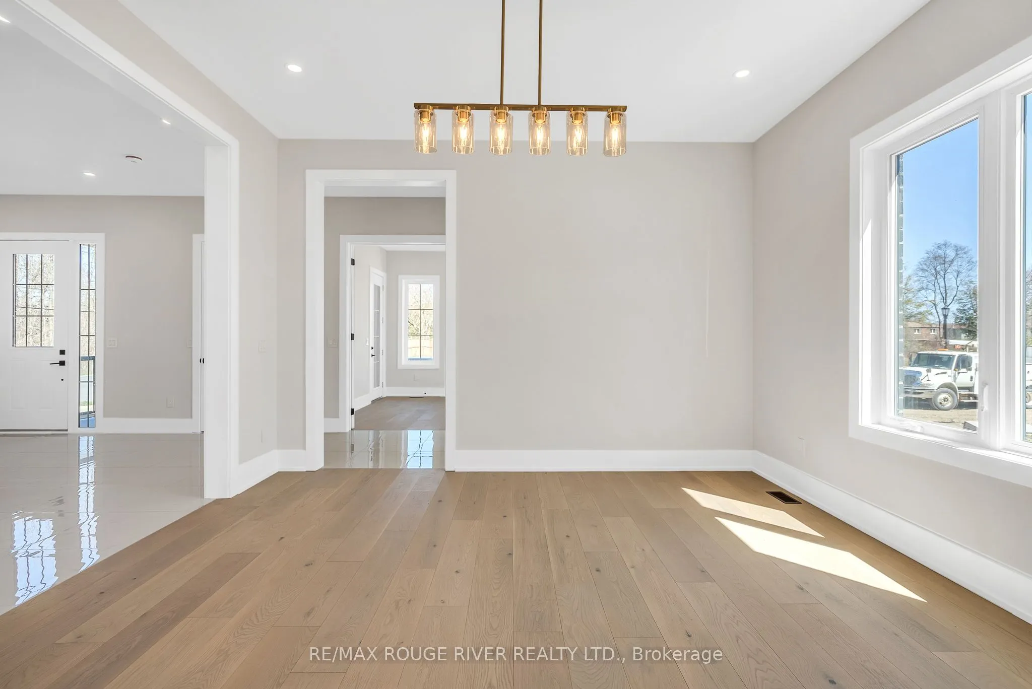 213 SUZANNE MESS Boulevard