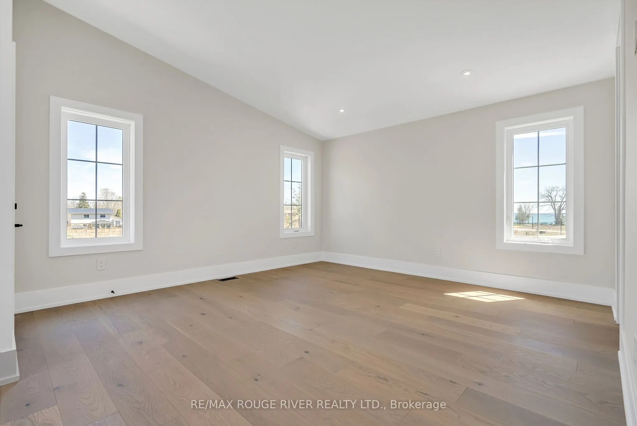 213 SUZANNE MESS Boulevard