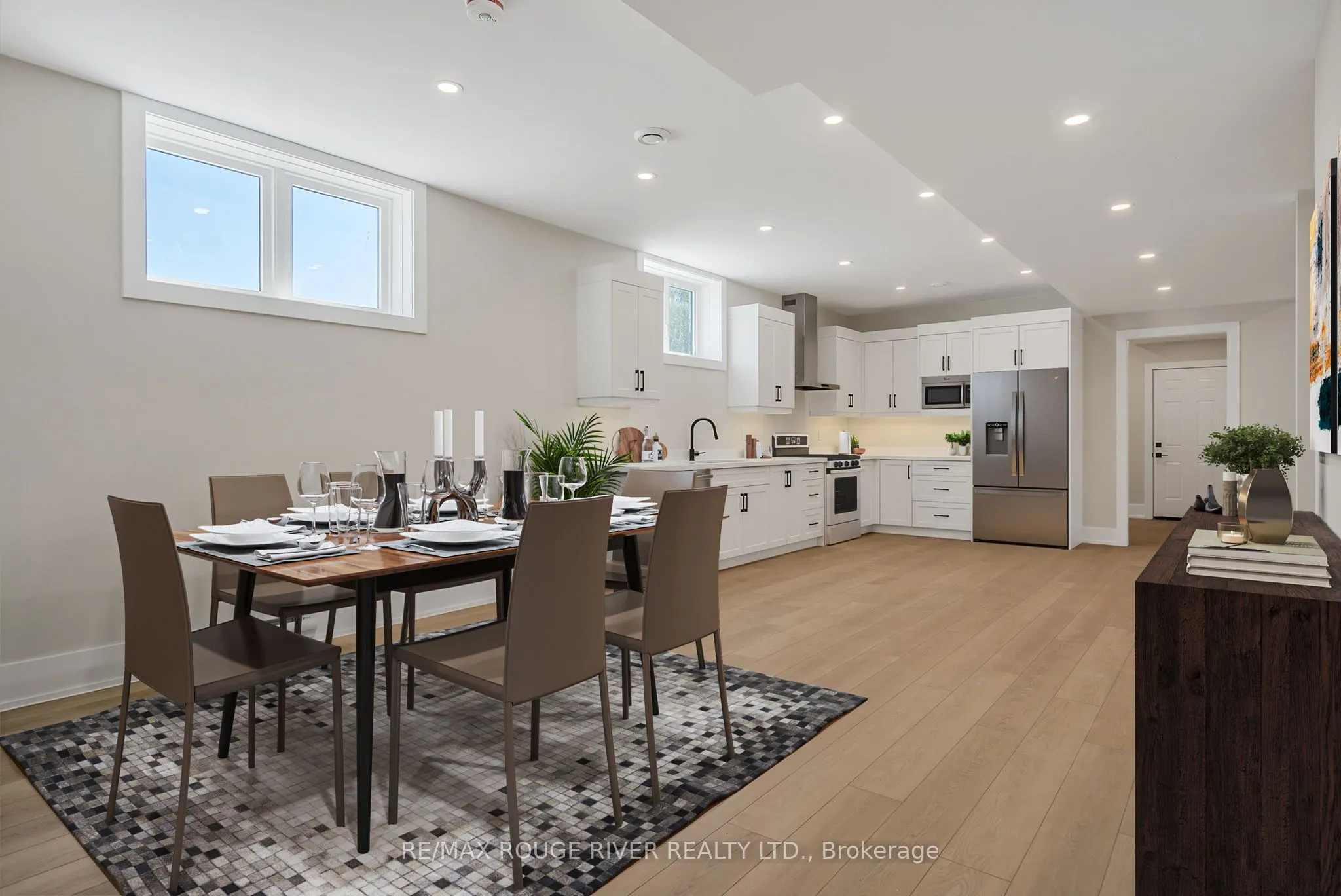 213 SUZANNE MESS Boulevard