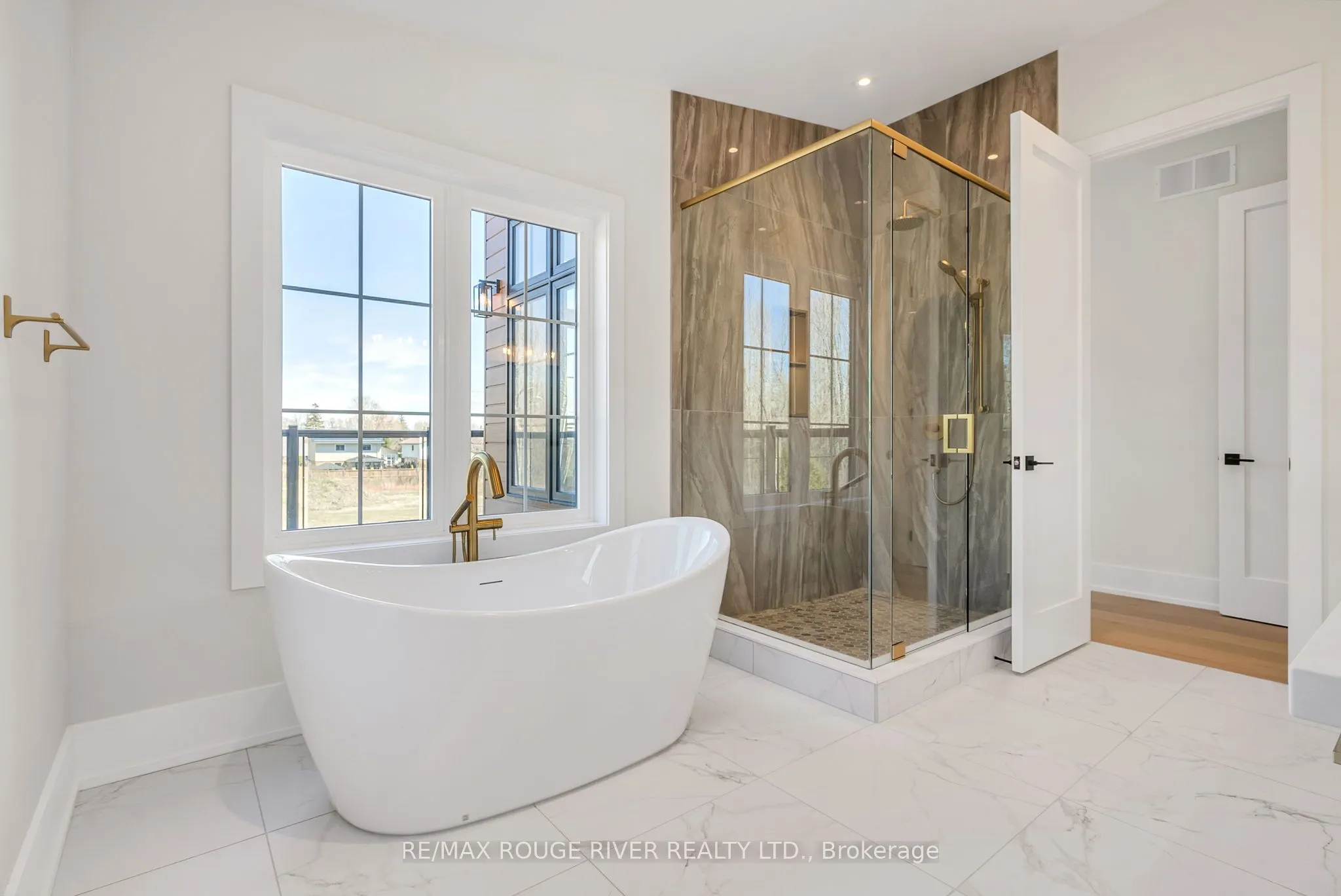 213 SUZANNE MESS Boulevard