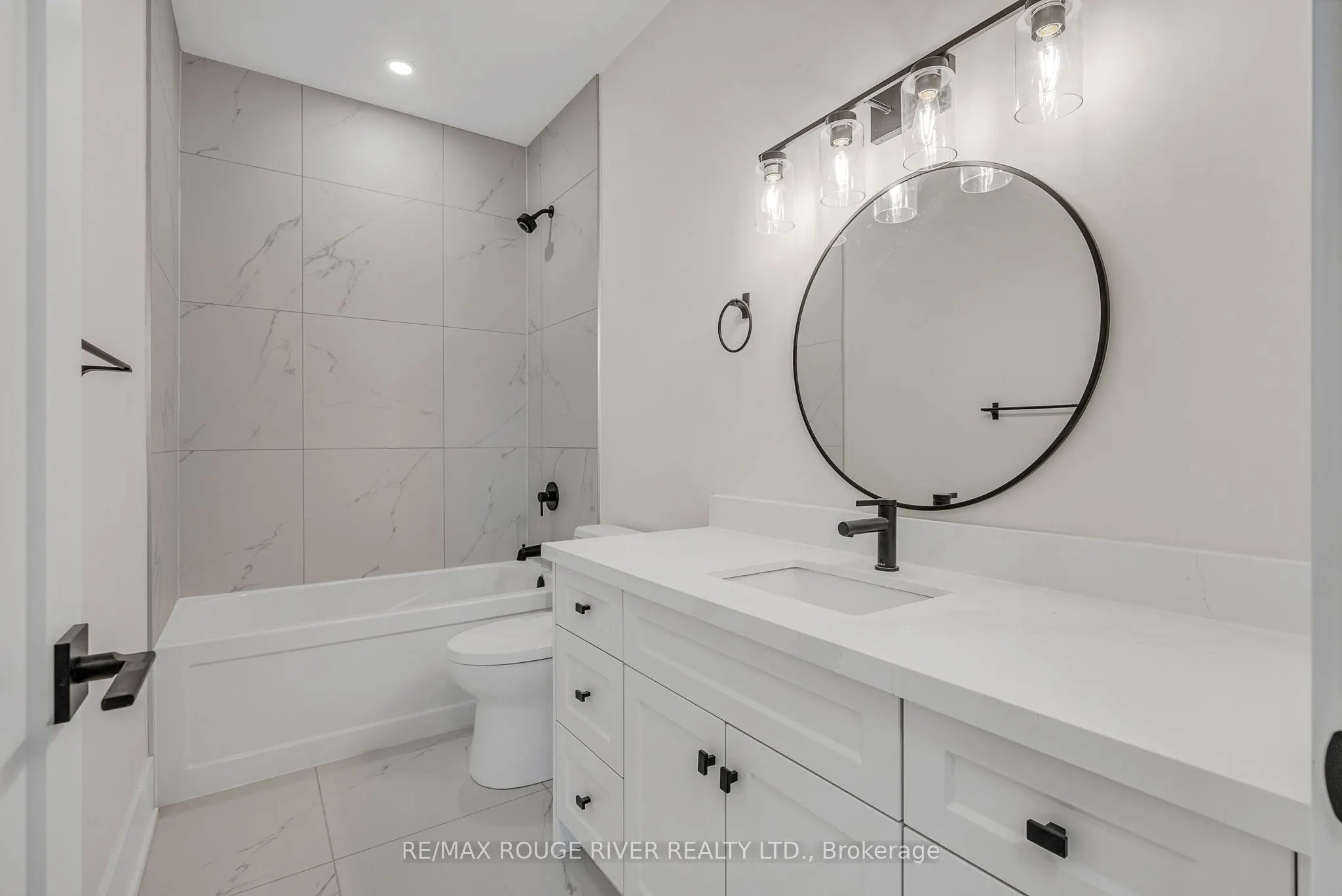 213 SUZANNE MESS Boulevard