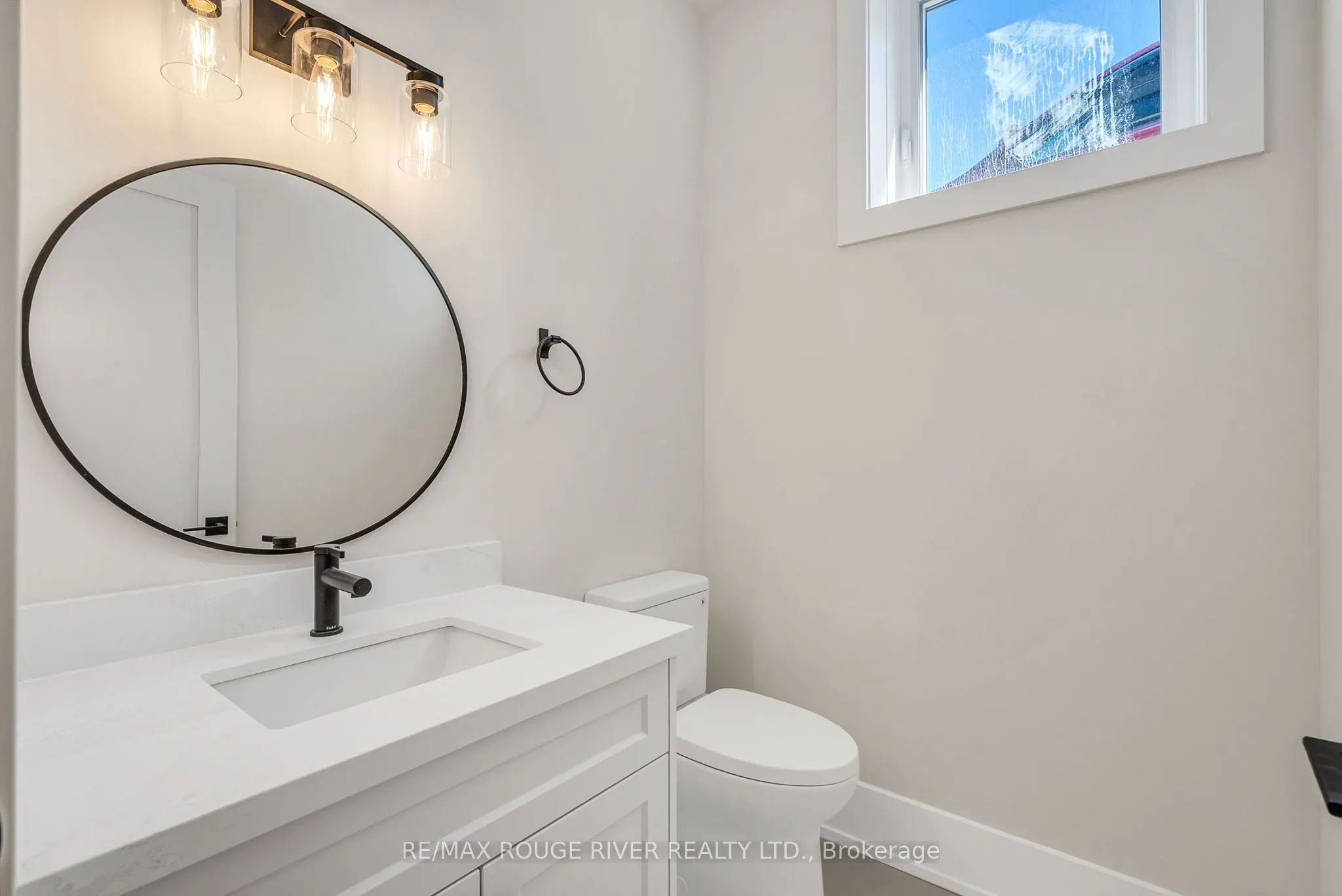 213 SUZANNE MESS Boulevard