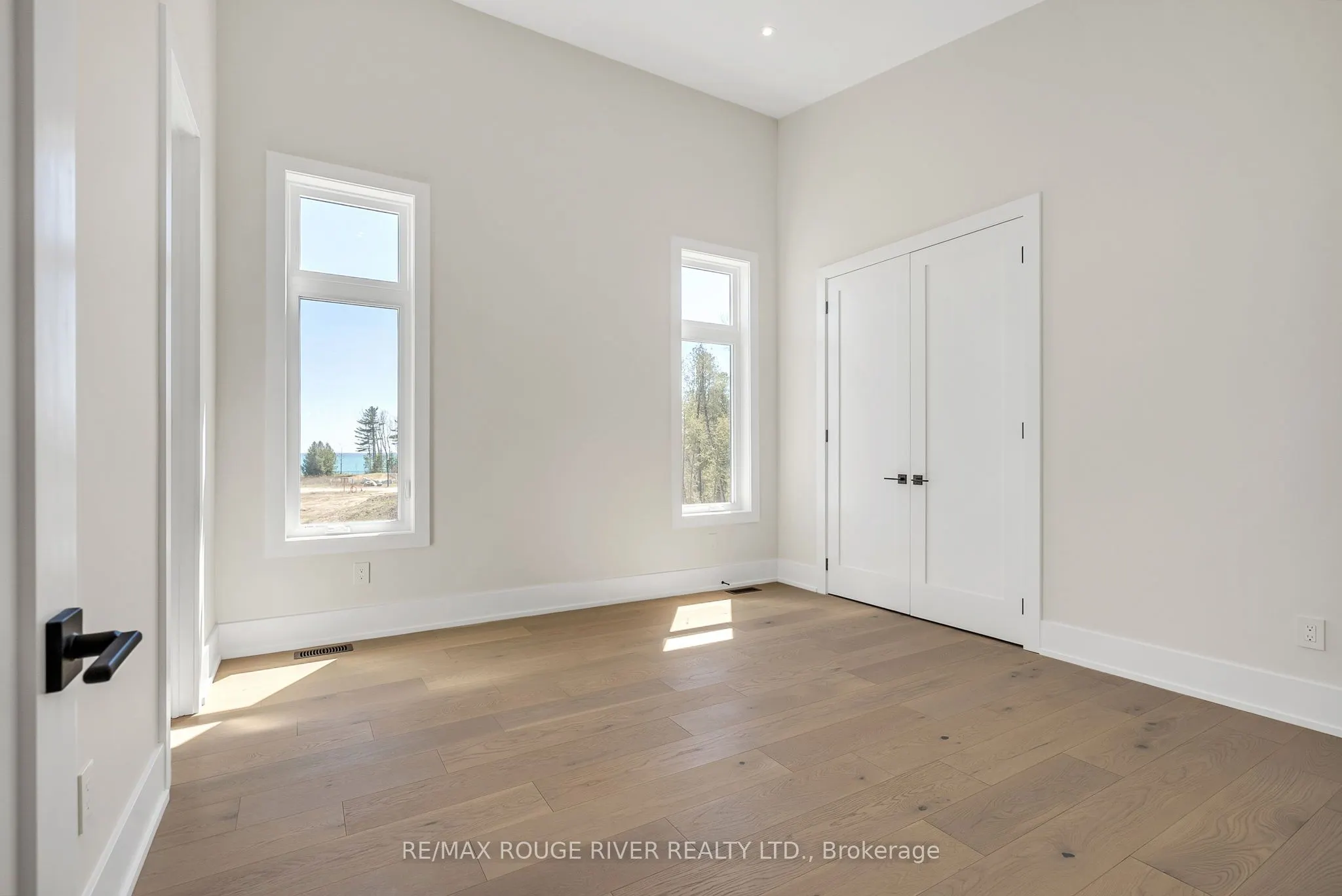 213 SUZANNE MESS Boulevard