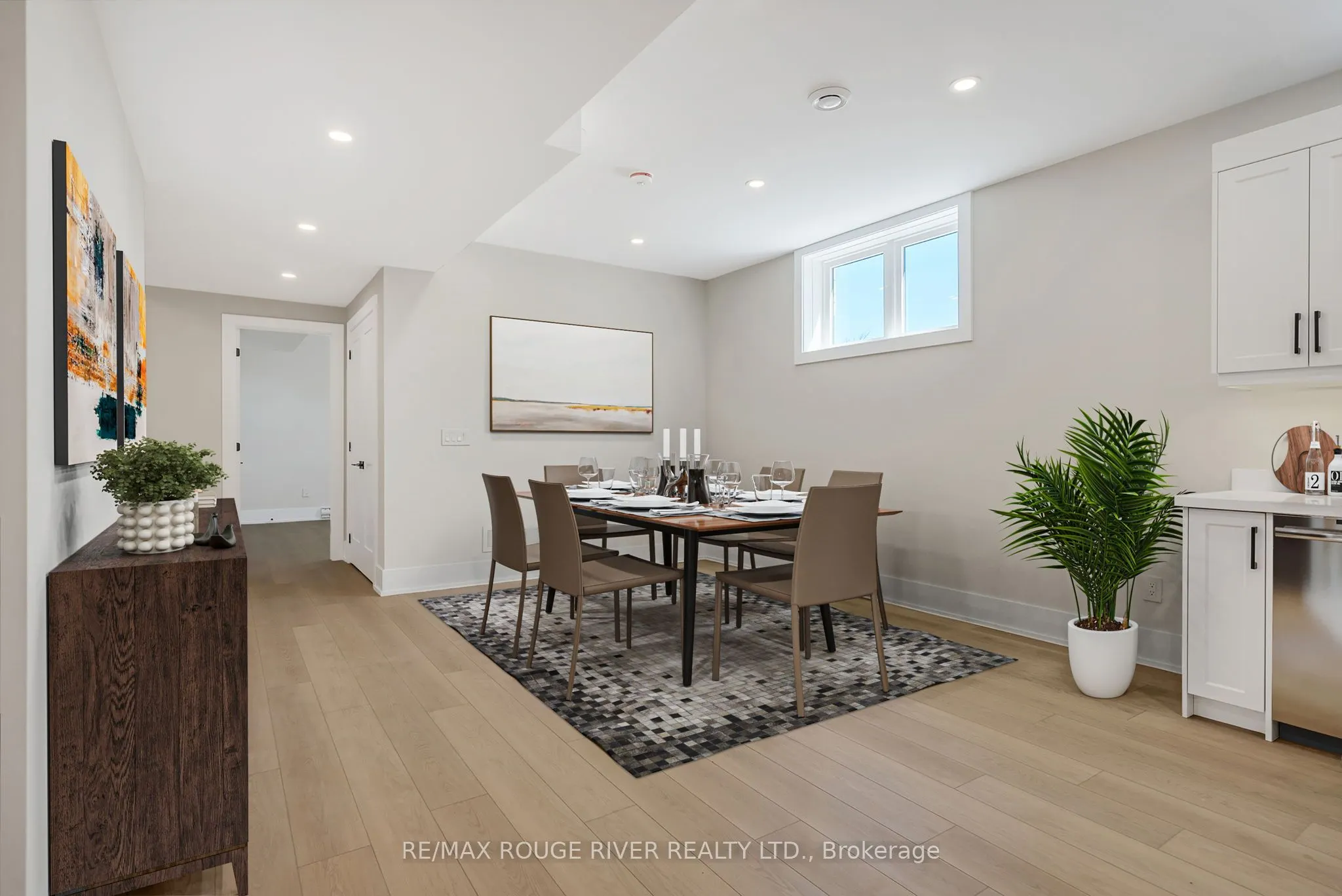 213 SUZANNE MESS Boulevard