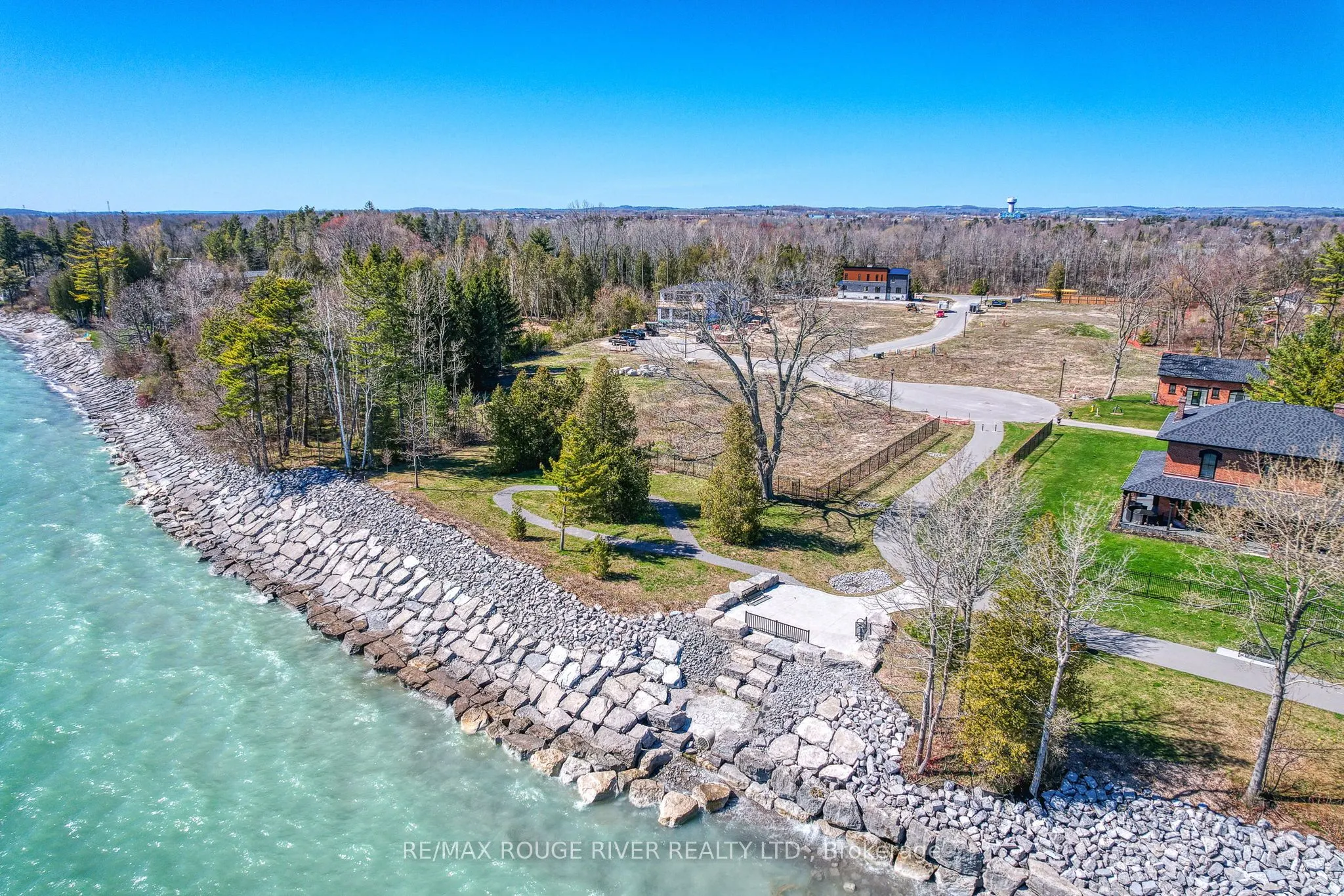 213 SUZANNE MESS Boulevard