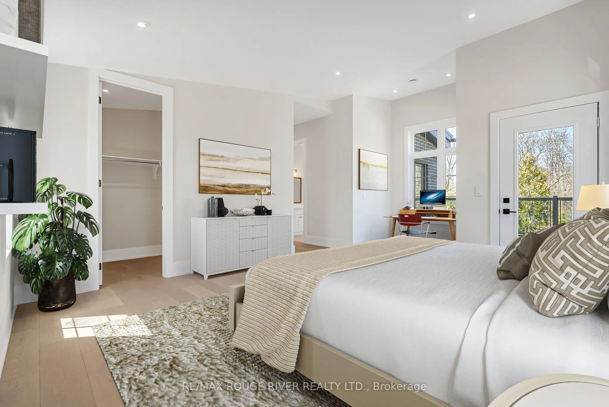213 SUZANNE MESS Boulevard