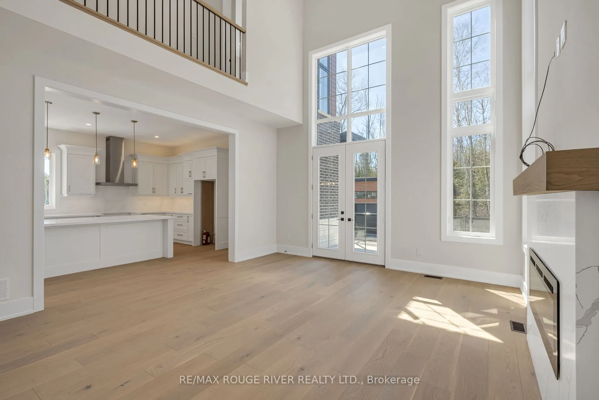213 SUZANNE MESS Boulevard