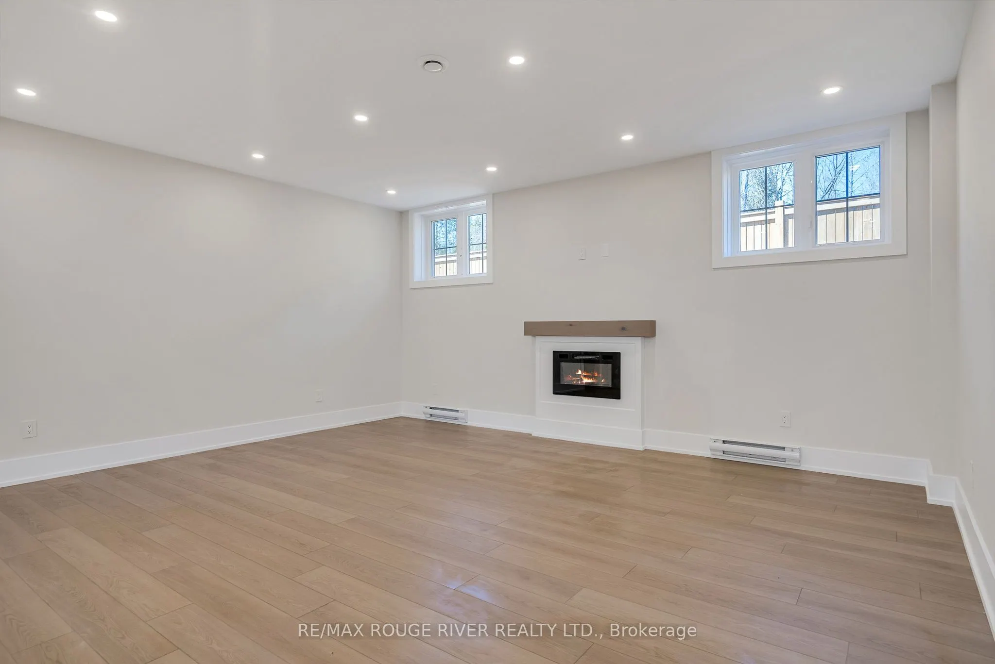 213 SUZANNE MESS Boulevard
