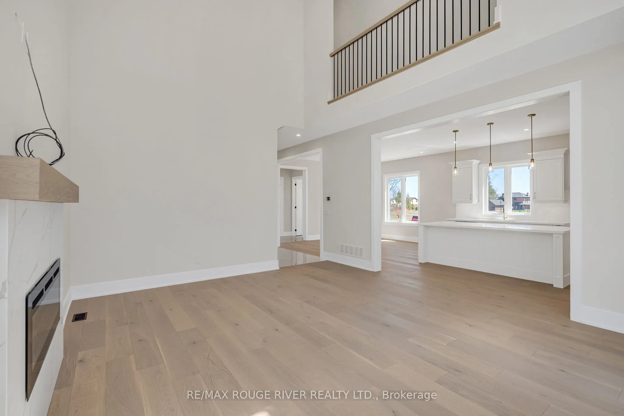 213 SUZANNE MESS Boulevard