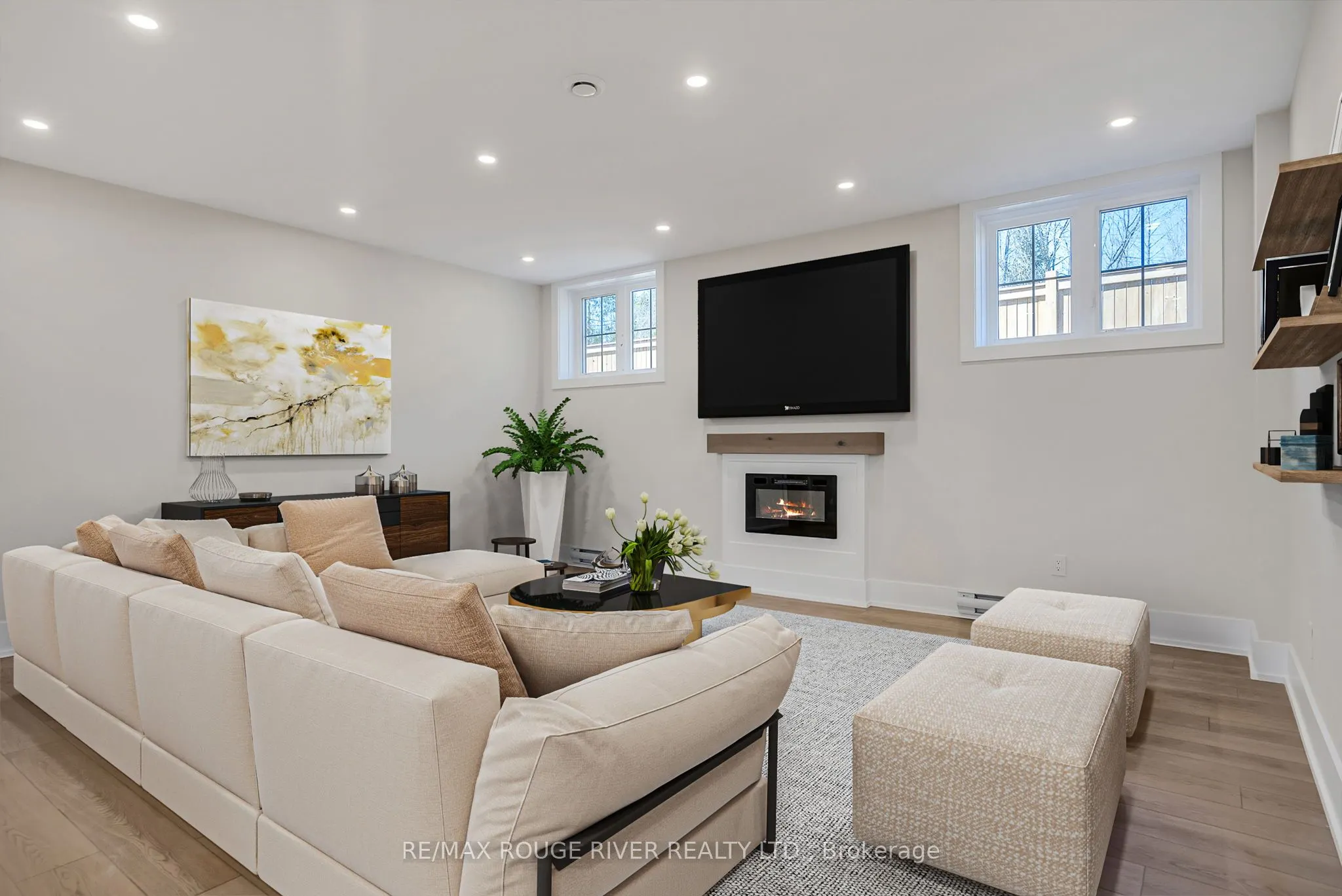 213 SUZANNE MESS Boulevard