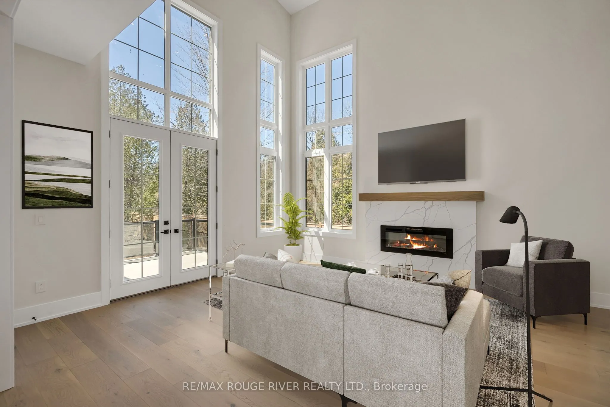 213 SUZANNE MESS Boulevard