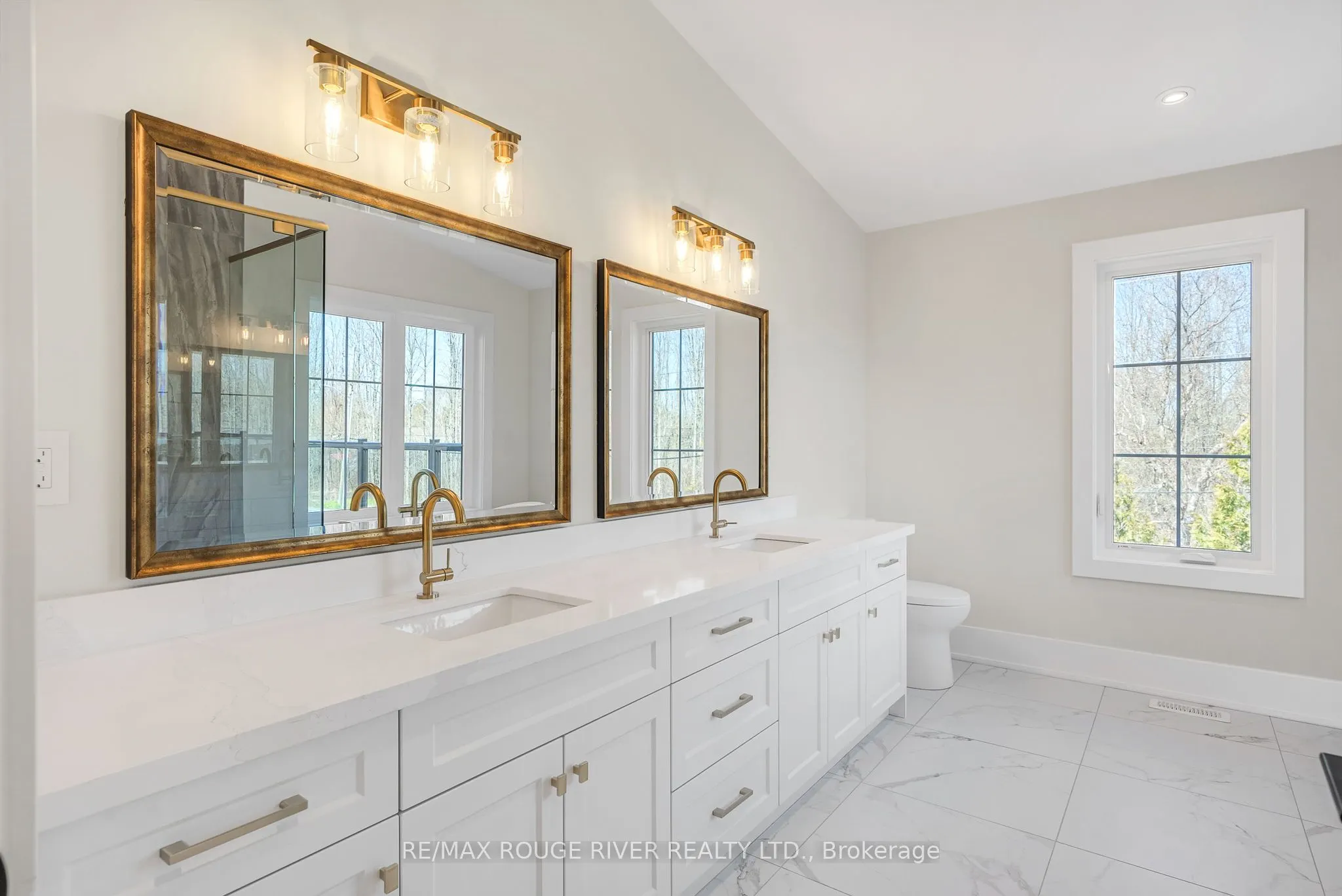 213 SUZANNE MESS Boulevard