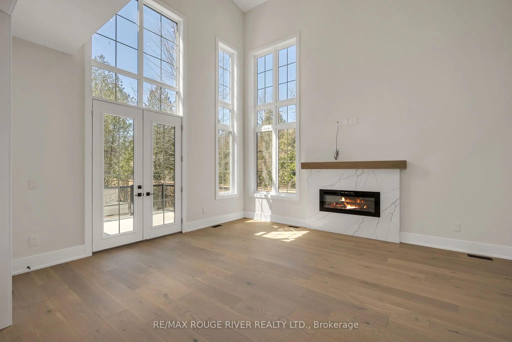 213 SUZANNE MESS Boulevard