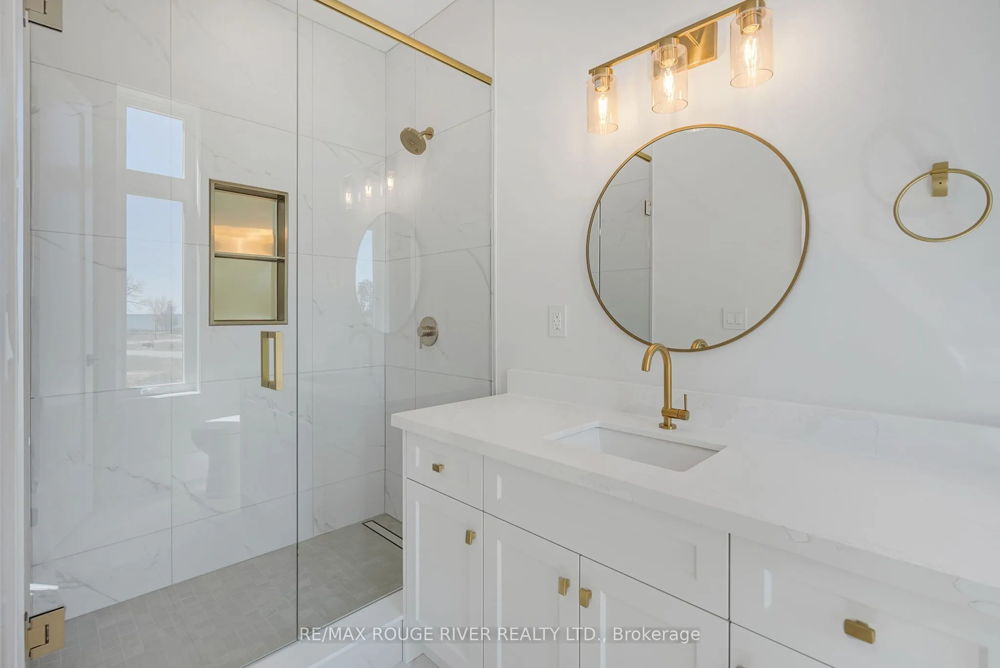 213 SUZANNE MESS Boulevard