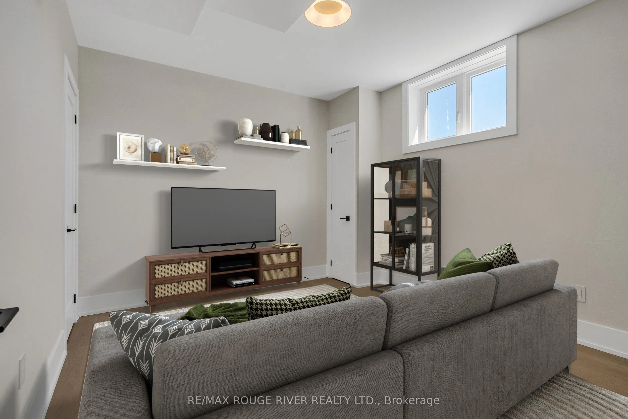 213 SUZANNE MESS Boulevard