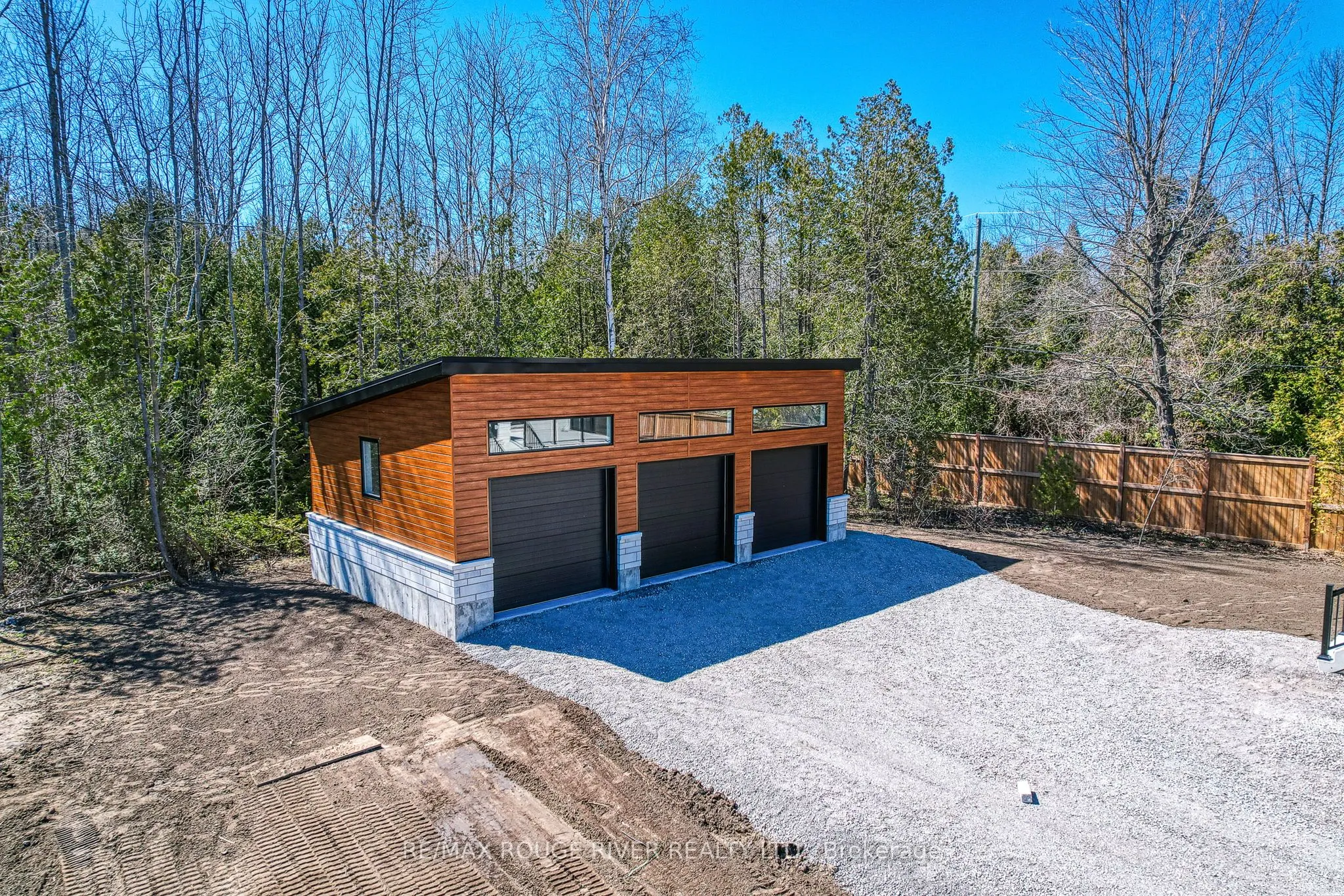 213 SUZANNE MESS Boulevard