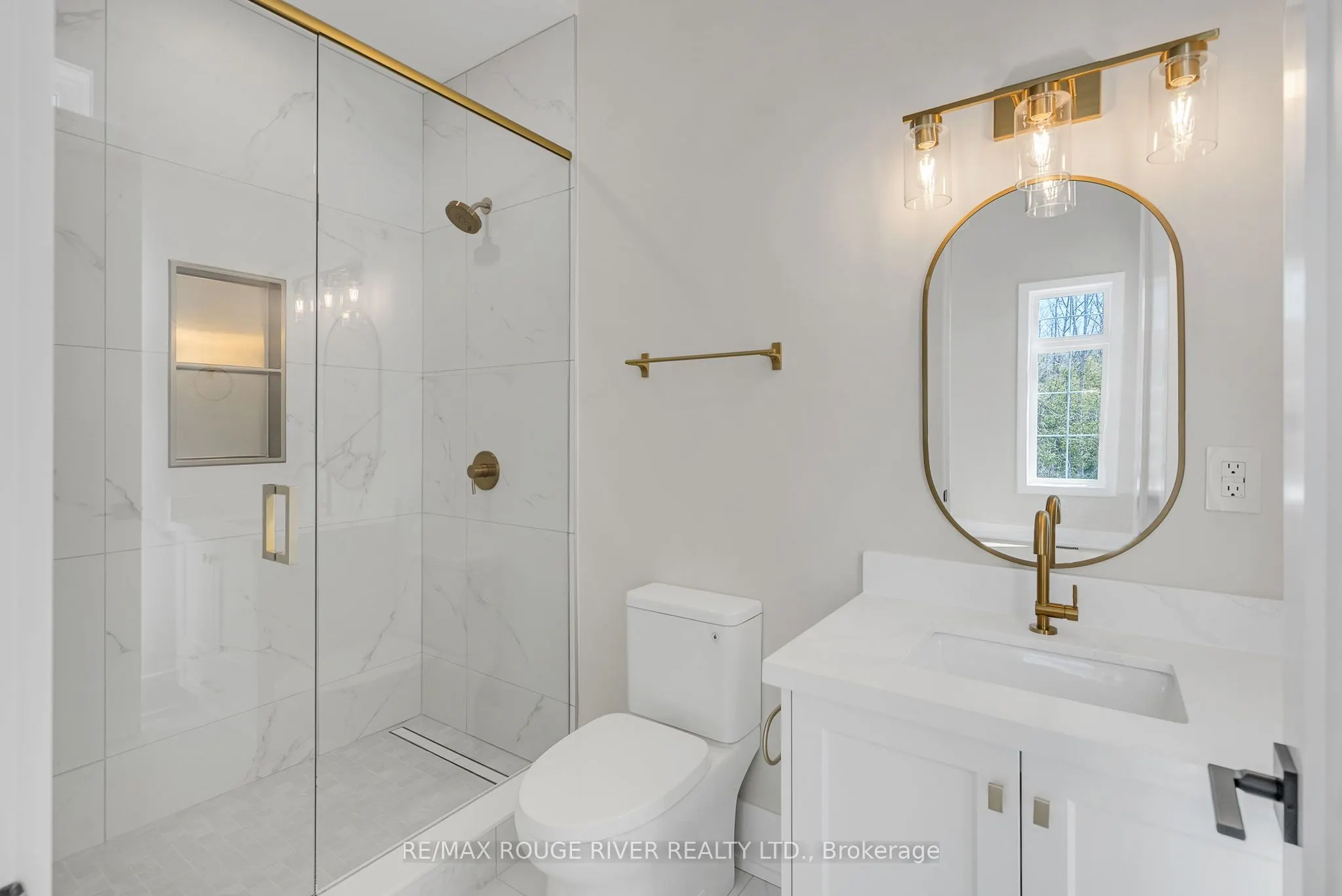 213 SUZANNE MESS Boulevard