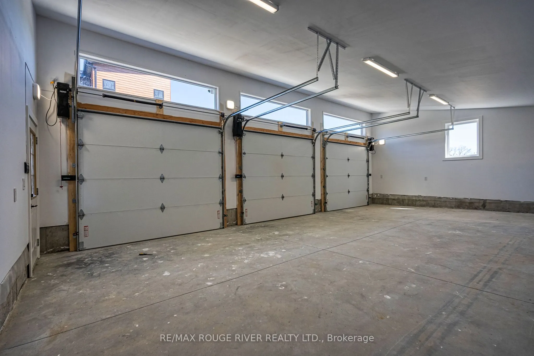 213 SUZANNE MESS Boulevard