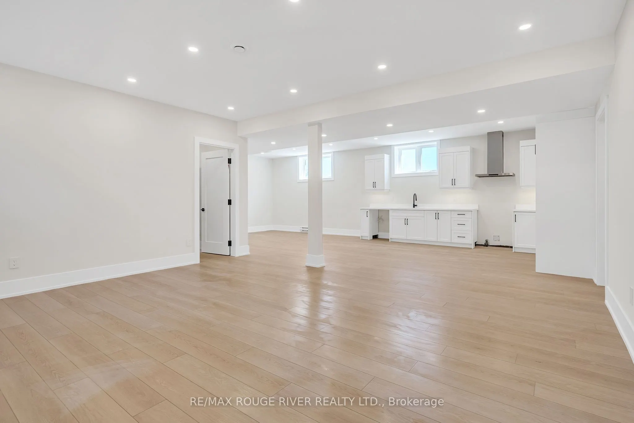 213 SUZANNE MESS Boulevard