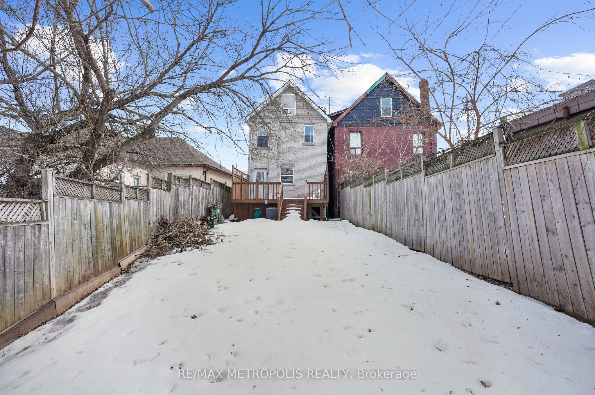 201 BAY Street N