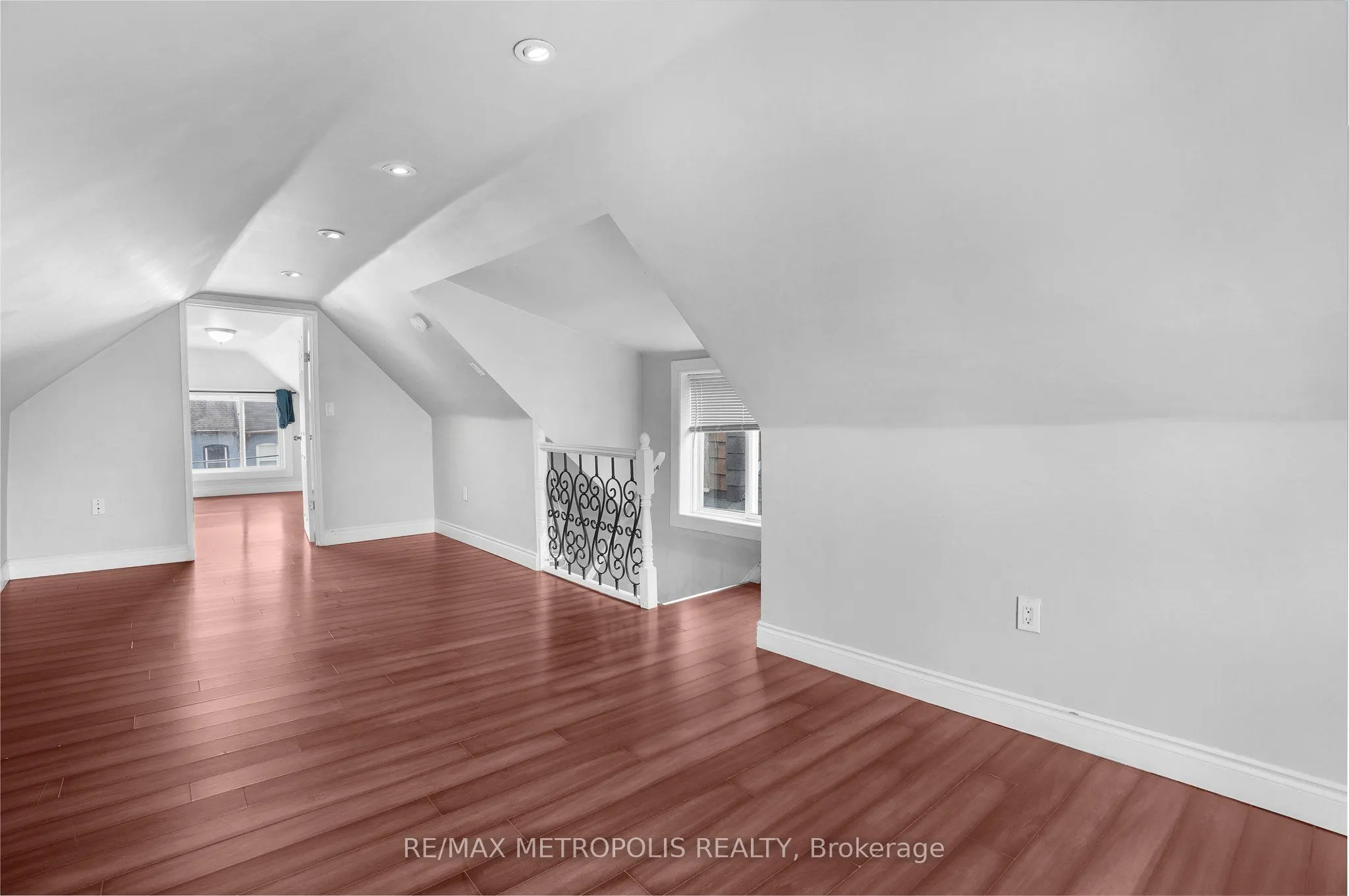 201 BAY Street N
