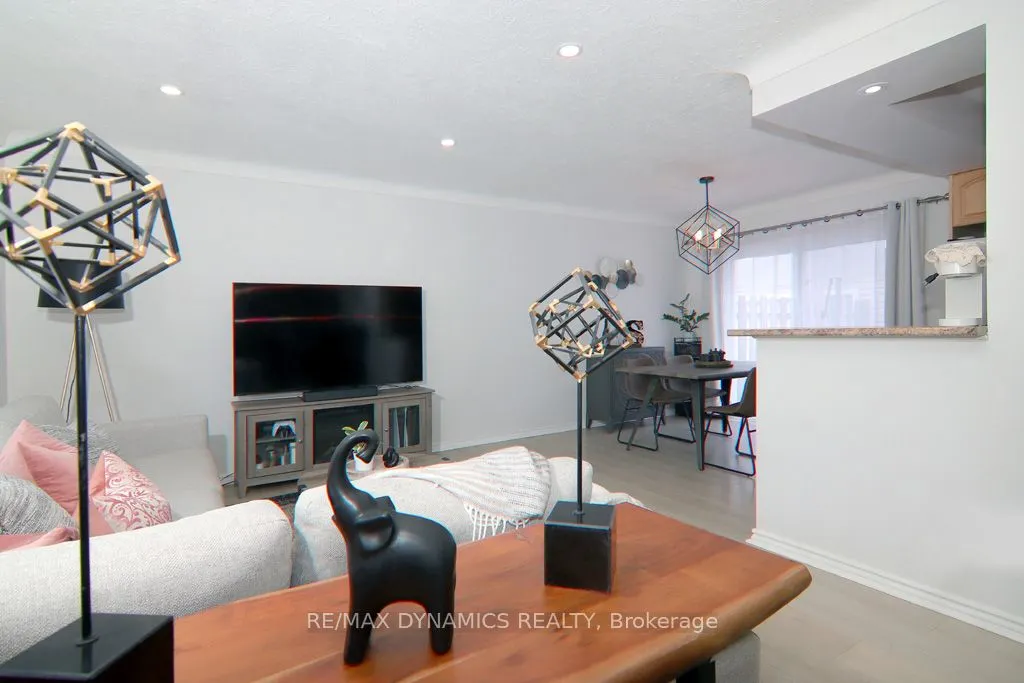 87 Rochelle Drive