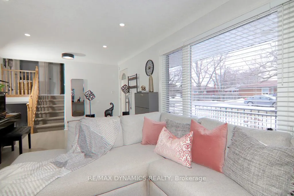 87 Rochelle Drive