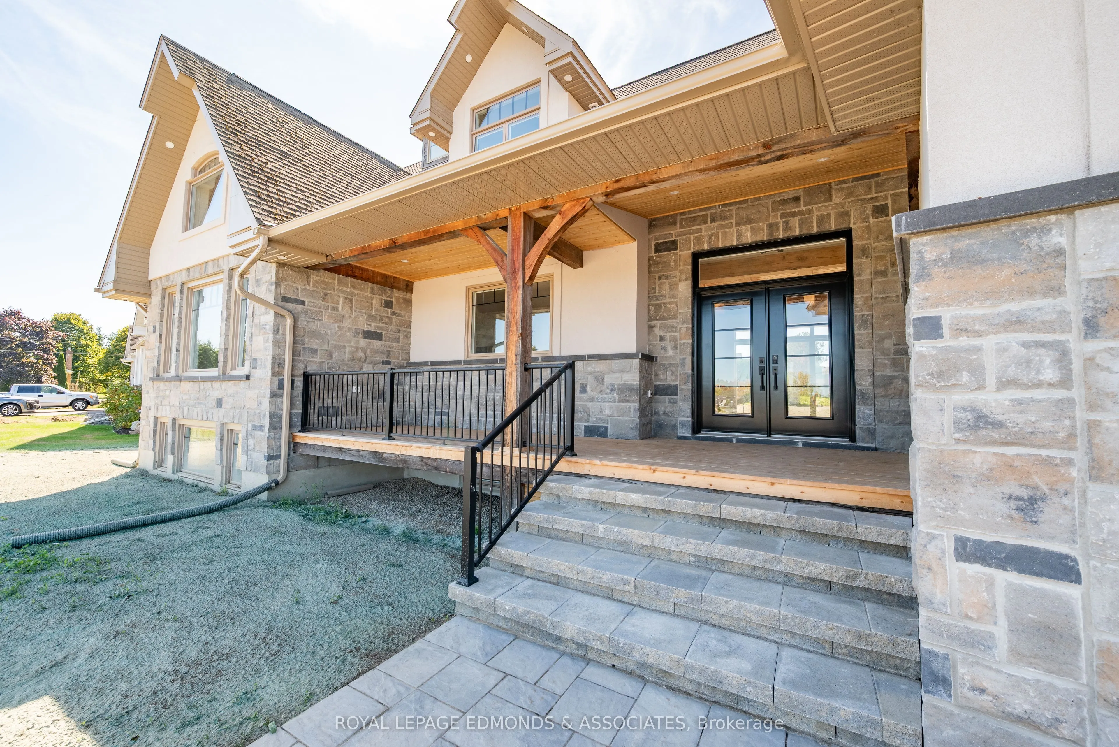 14 Fairway Drive N