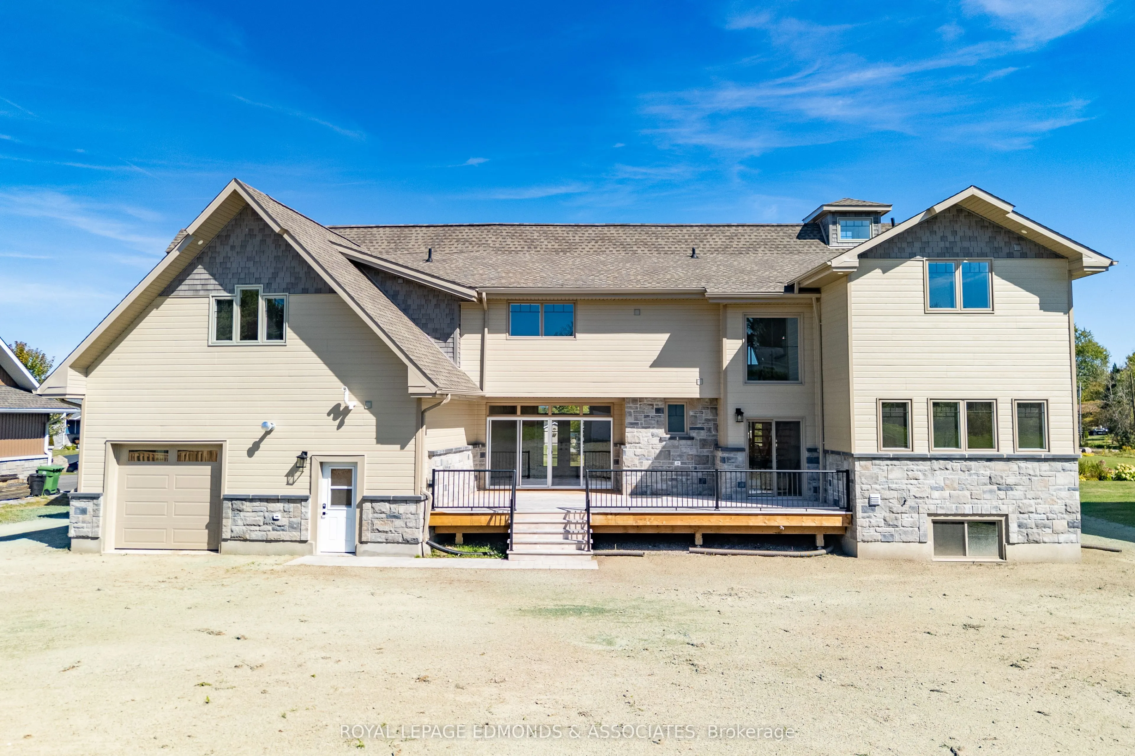 14 Fairway Drive N