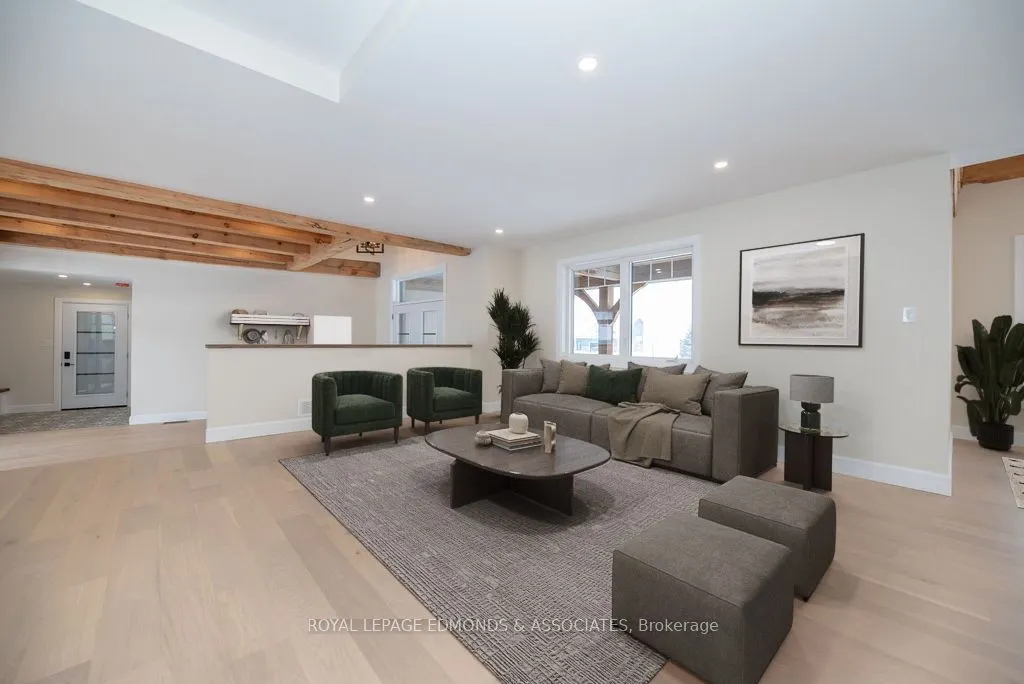 14 Fairway Drive N
