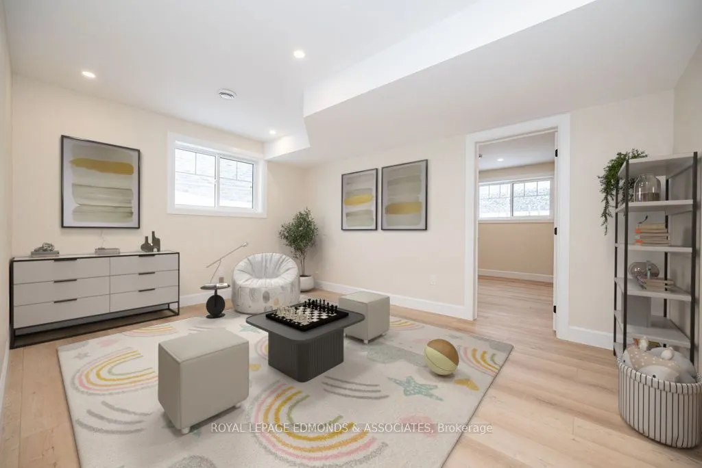 14 Fairway Drive N
