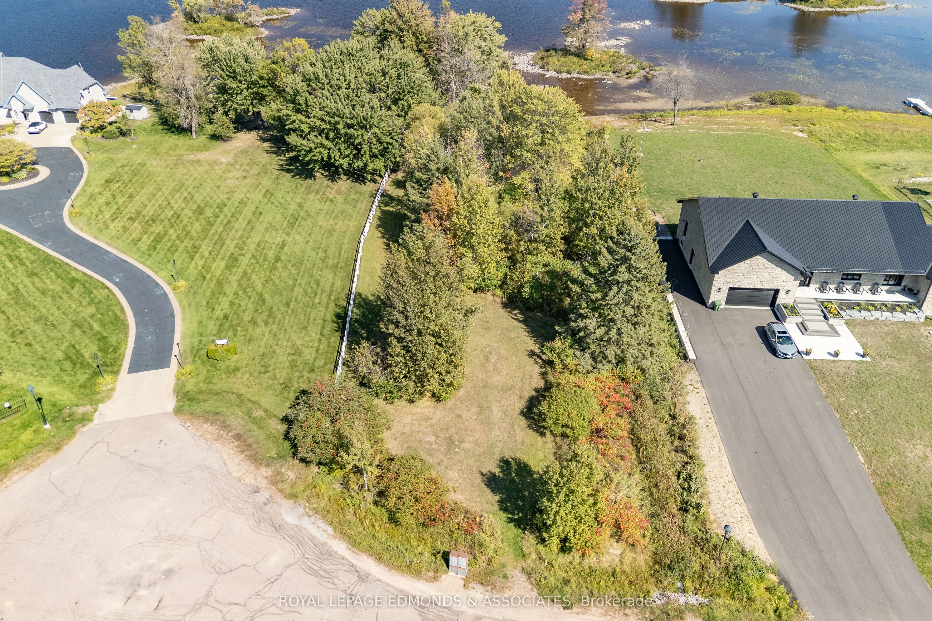 14 Fairway Drive N
