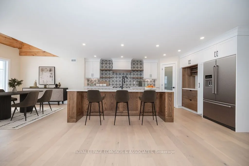 14 Fairway Drive N