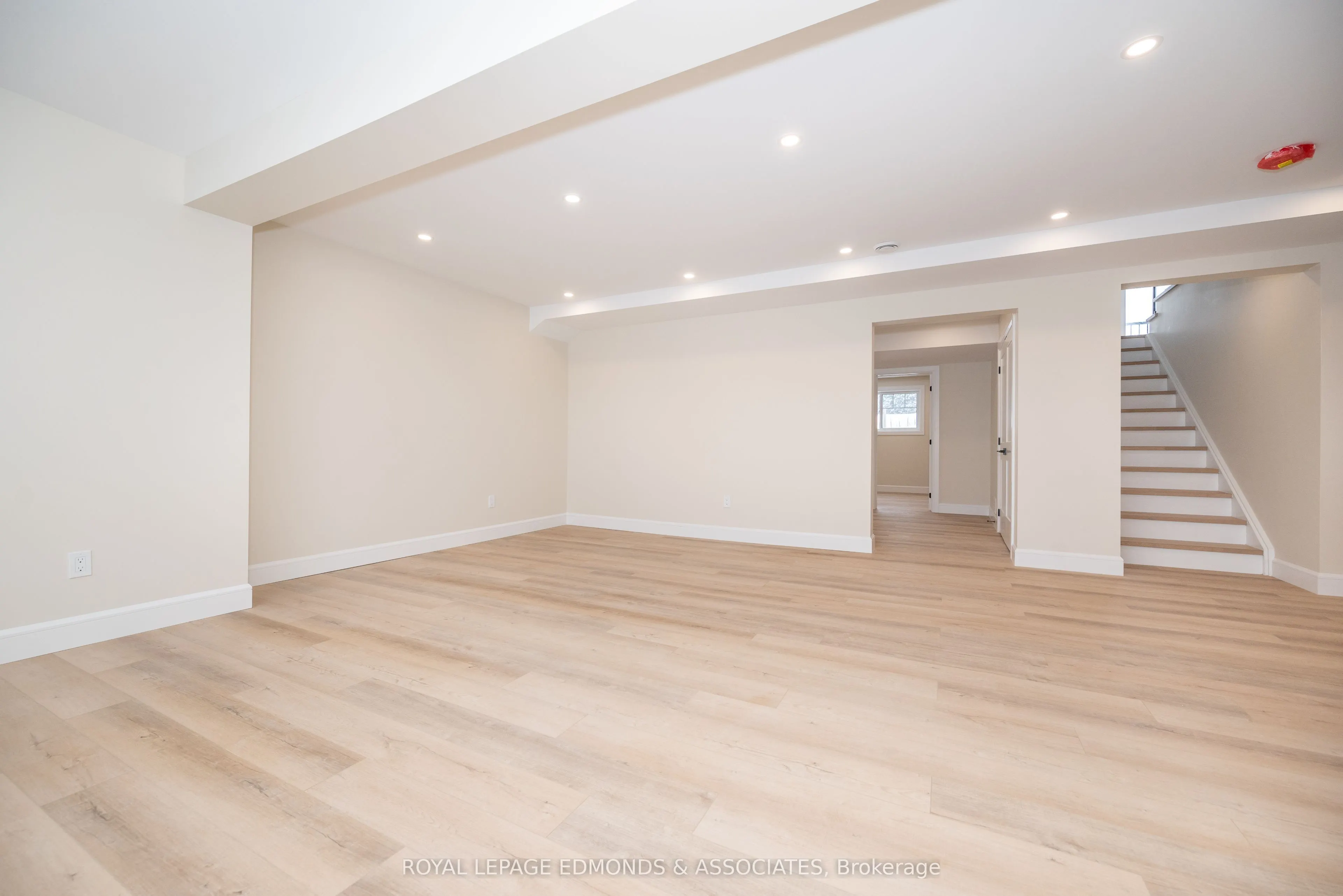 14 Fairway Drive N