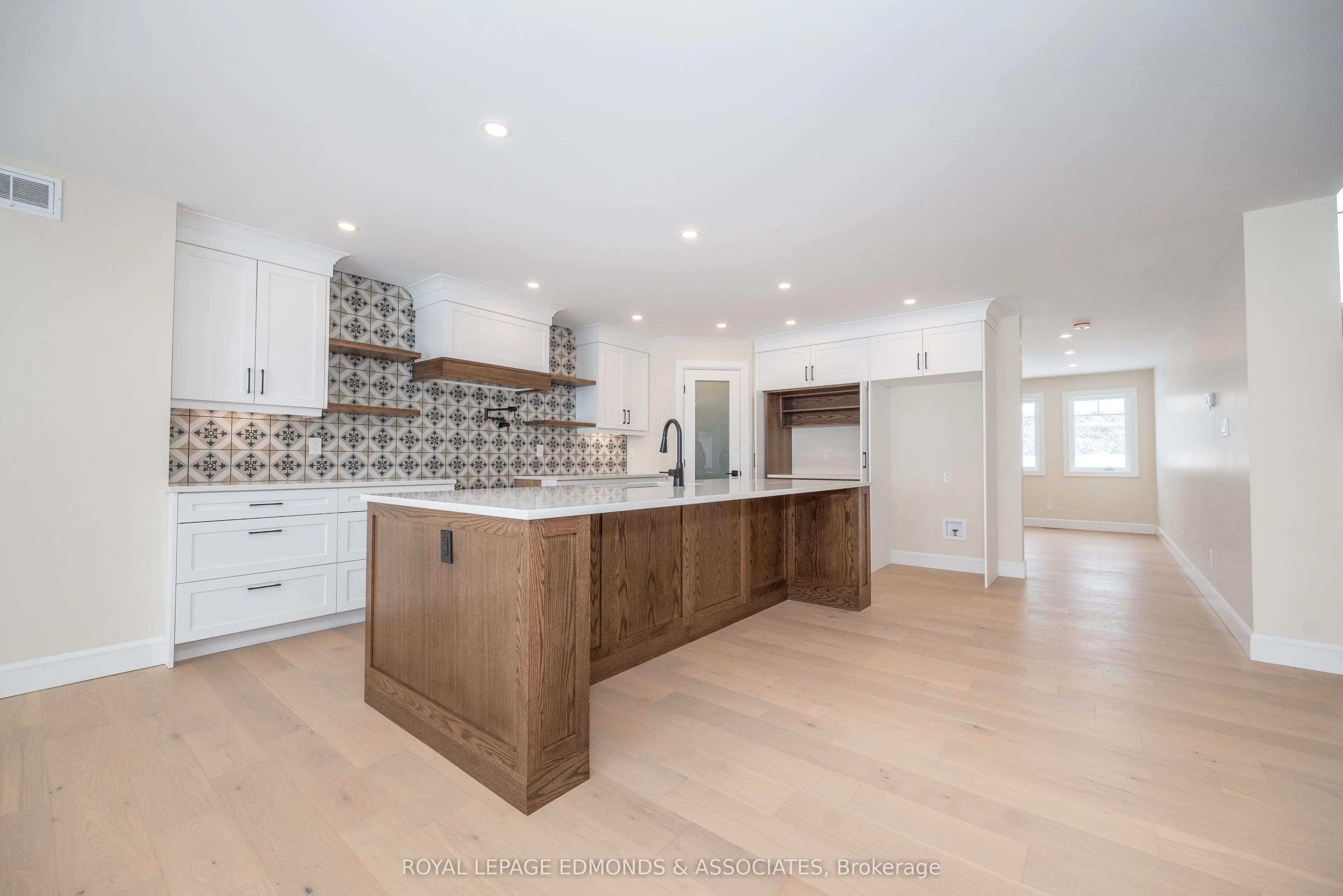 14 Fairway Drive N