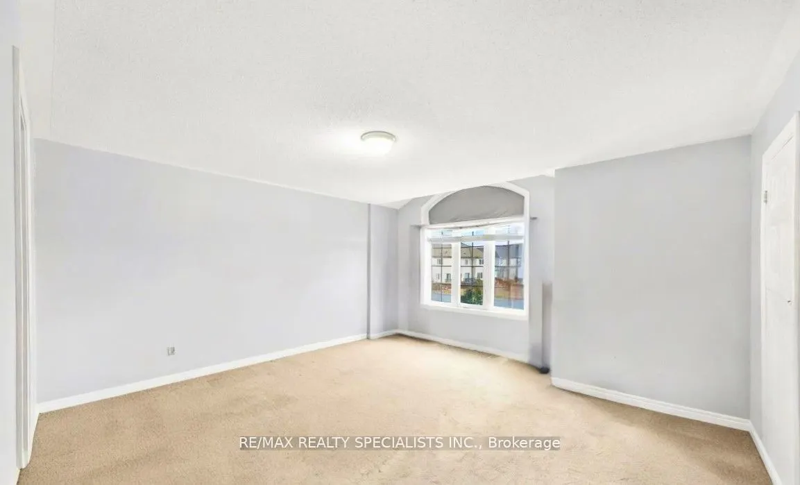 825 Cook Crescent