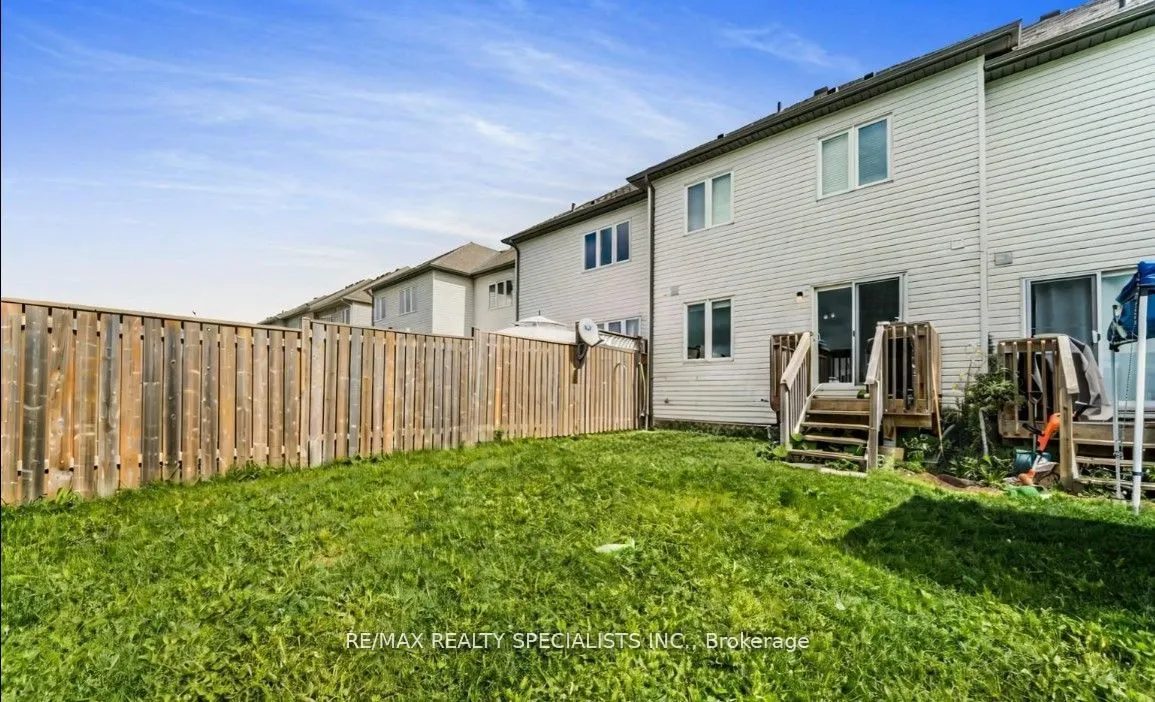 825 Cook Crescent