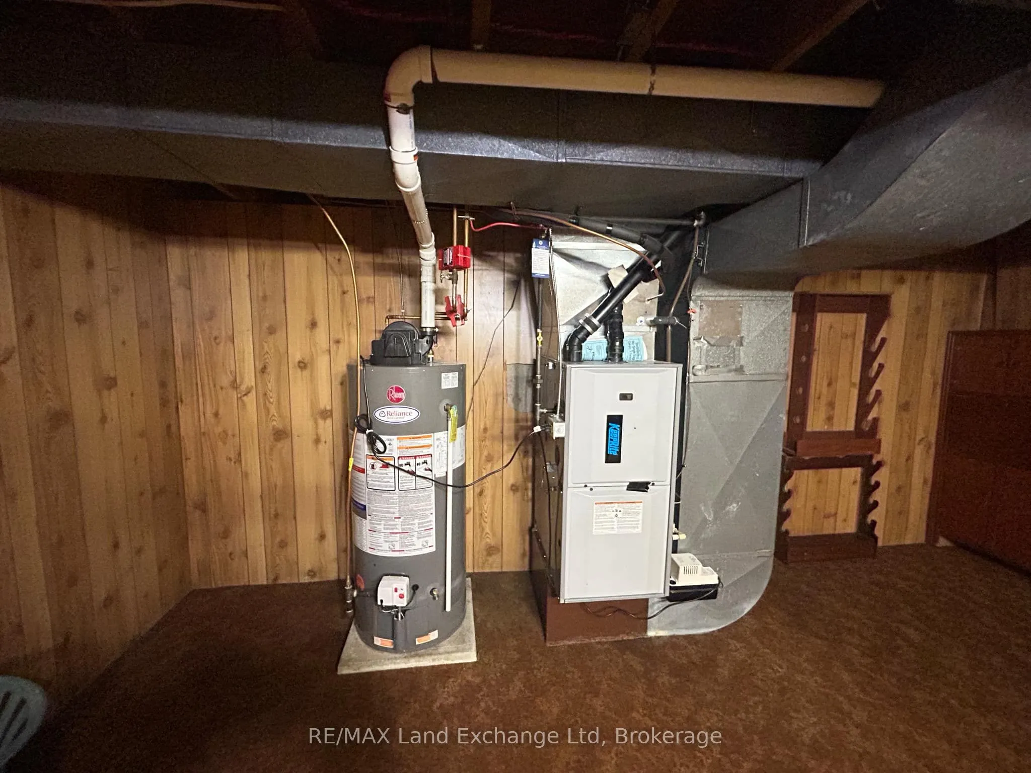 27 Elizabeth Street S