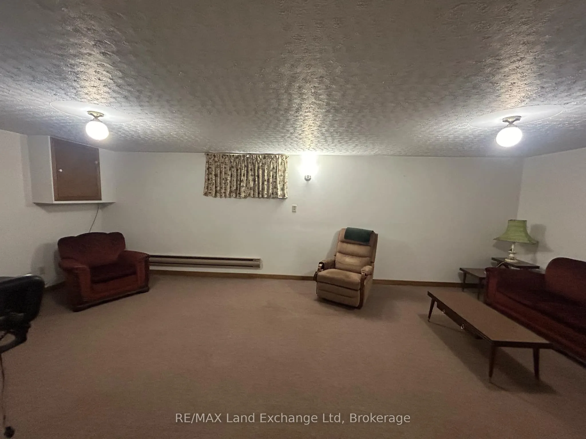 27 Elizabeth Street S