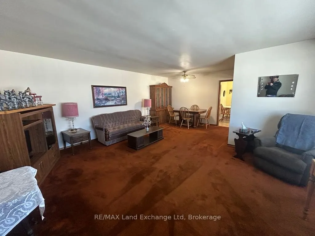 27 Elizabeth Street S