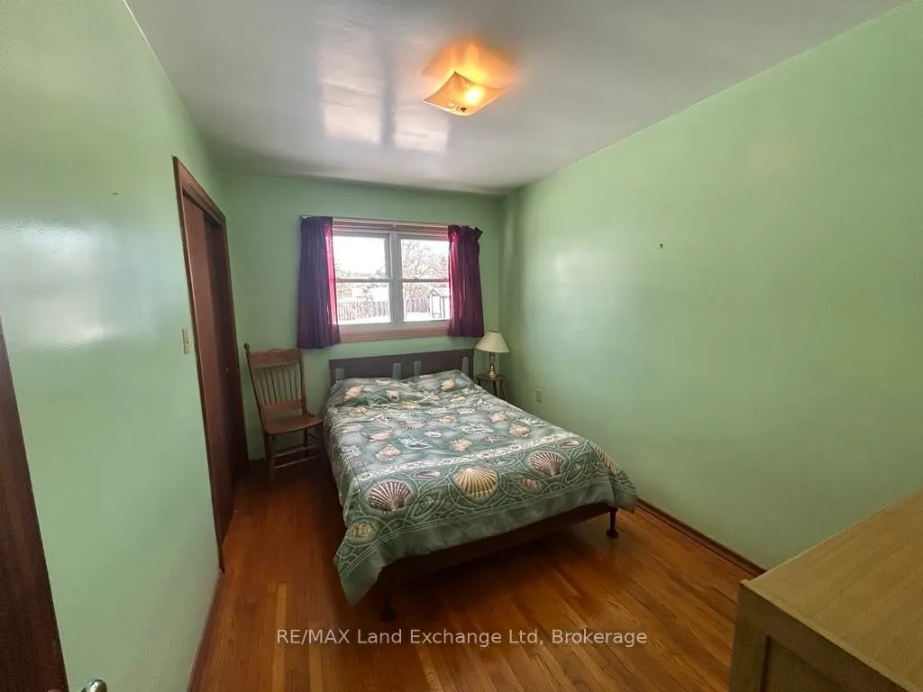 27 Elizabeth Street S