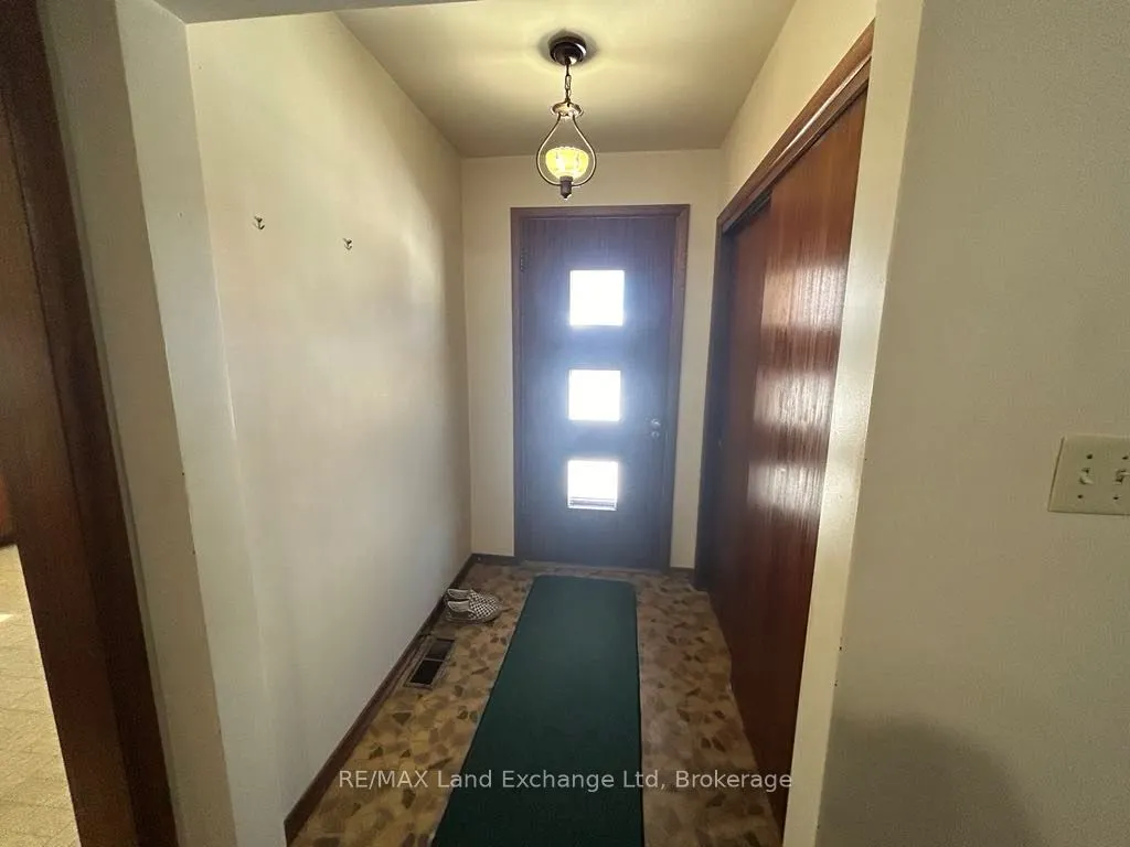 27 Elizabeth Street S