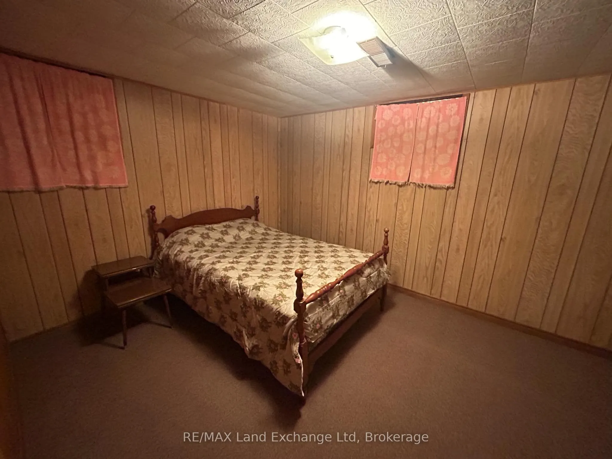 27 Elizabeth Street S