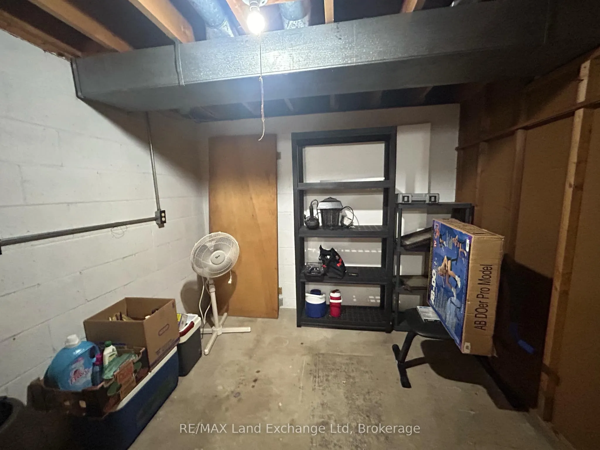 27 Elizabeth Street S