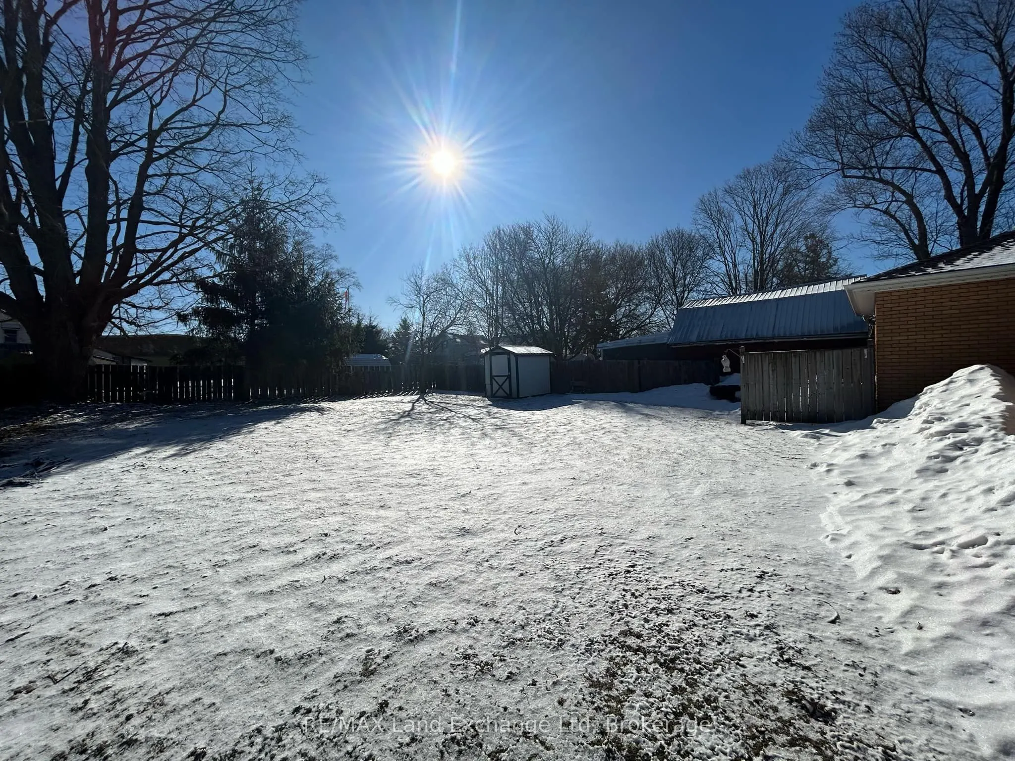 27 Elizabeth Street S