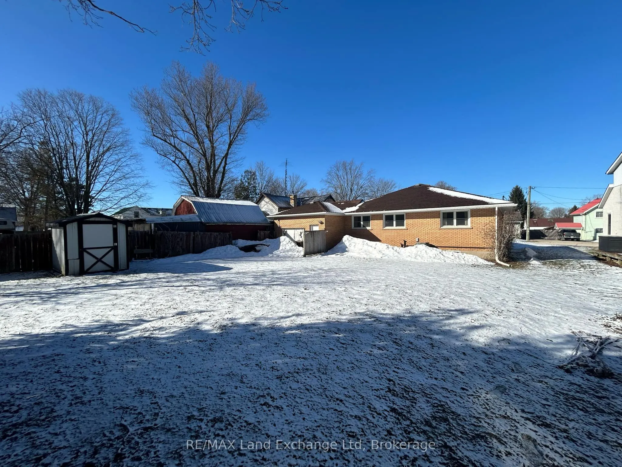 27 Elizabeth Street S