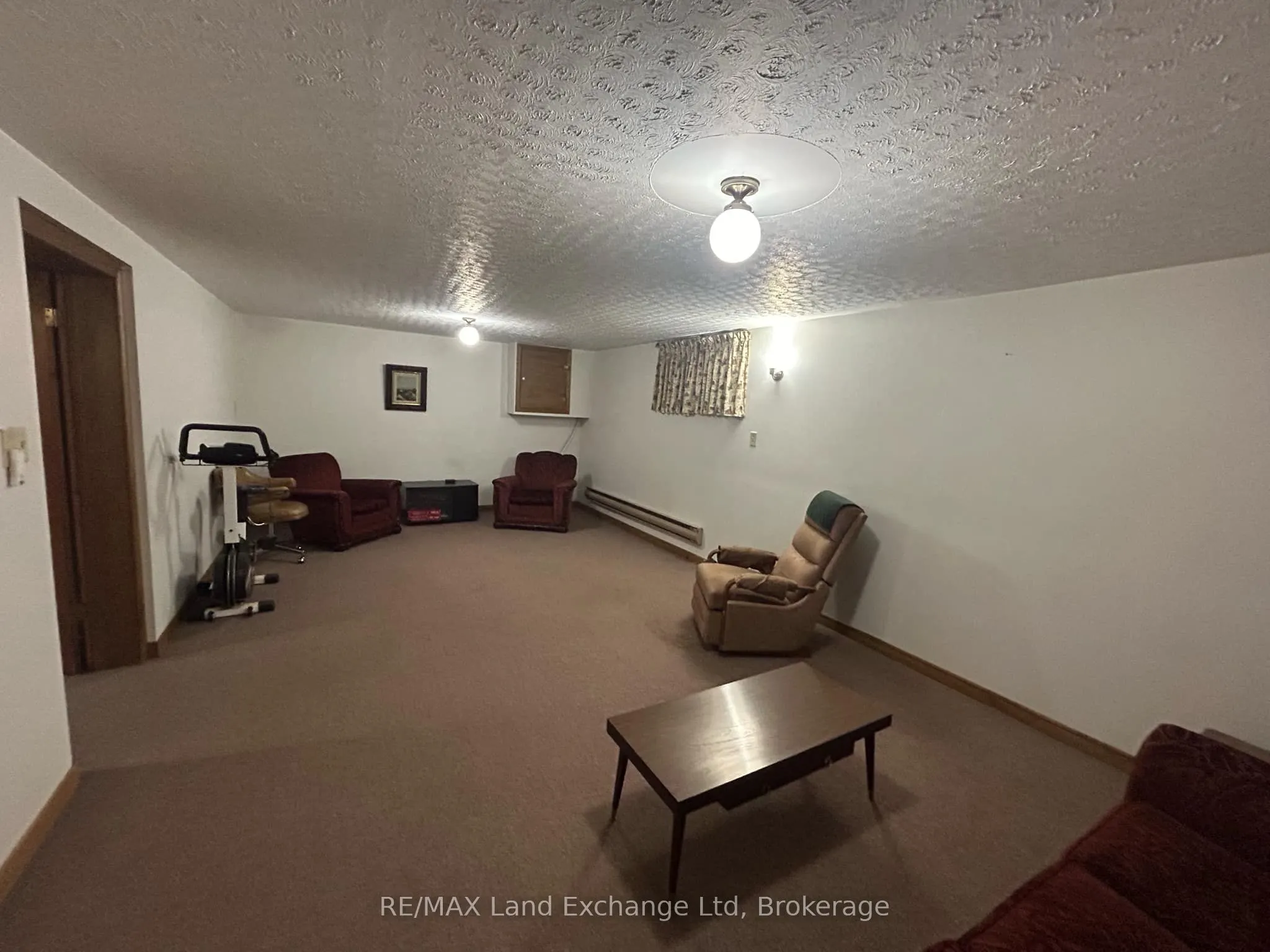 27 Elizabeth Street S