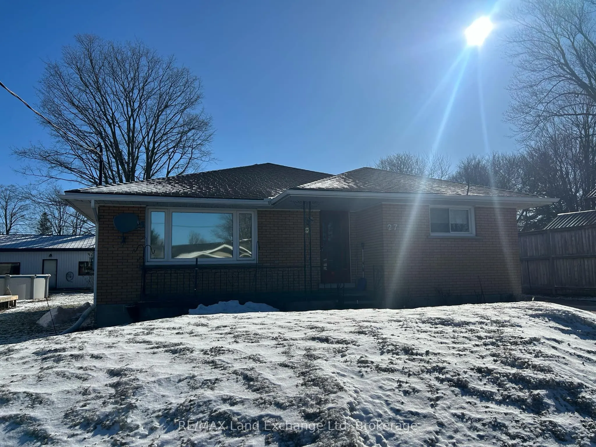 27 Elizabeth Street S